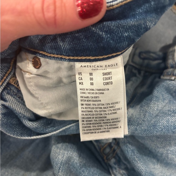 AE Mom Jeans size 00 short - Picture 3 of 4